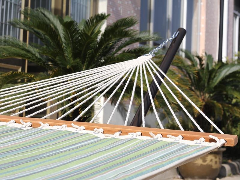 Pikowany hamak Sunbrella z drążkiem dwuosobowy